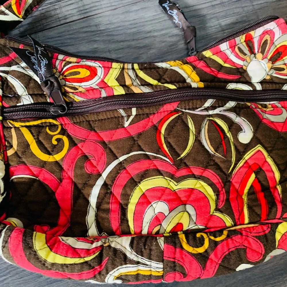 VERA BRADLEY sweet shoulder bag in excellent condition. Tons of pockets - Picture 3 of 6